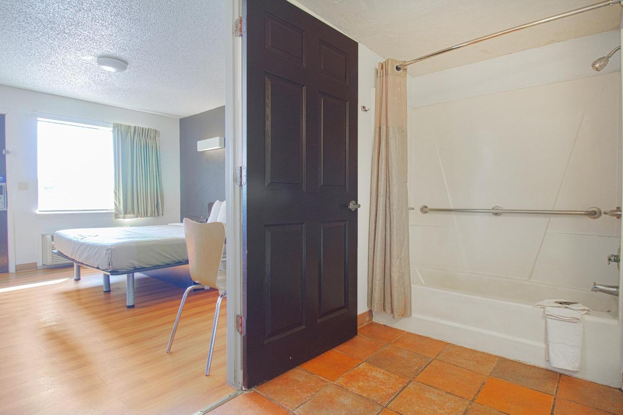 Studio Inn Extended Stay Oklahoma City Airport By Oyo Exterior photo